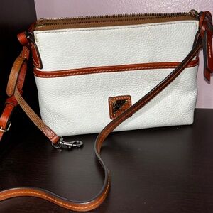 🦆 Dooney & Bourke Black Pebble Leather Patsy Crossbody